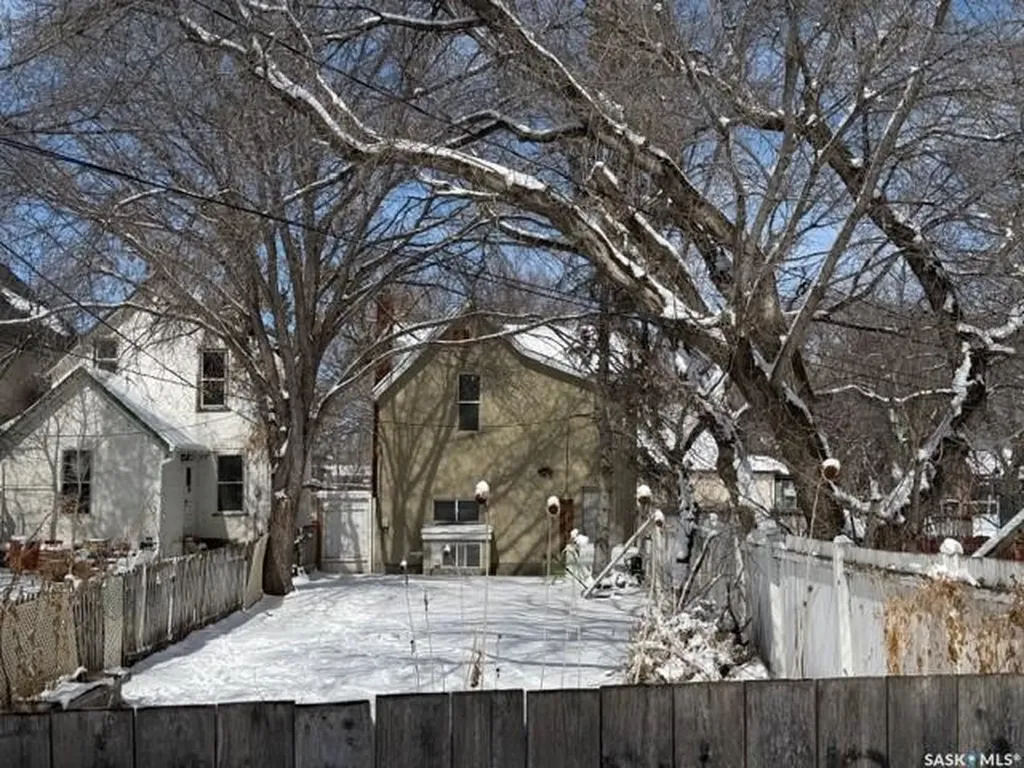 405 18th Street W Saskatoon SK S7M 1C7