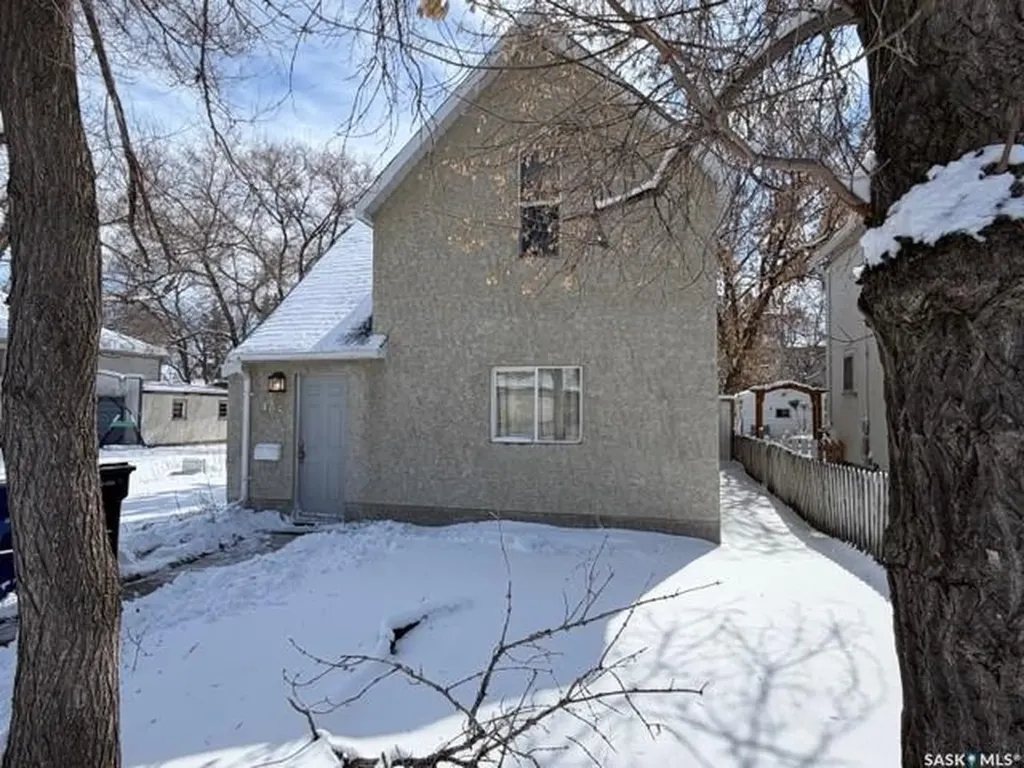 405 18th Street W Saskatoon SK S7M 1C7