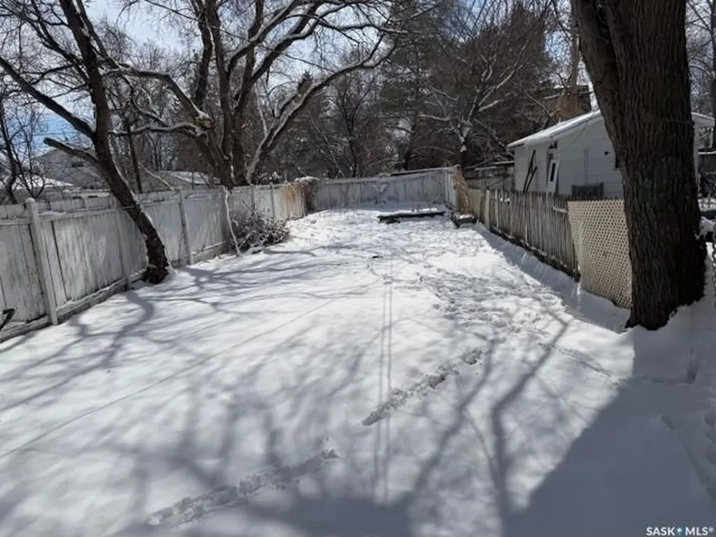 405 18th Street W Saskatoon SK S7M 1C7