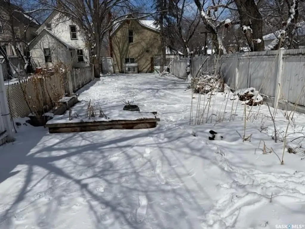 405 18th Street W Saskatoon SK S7M 1C7