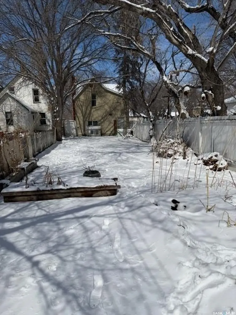 405 18th Street W Saskatoon SK S7M 1C7