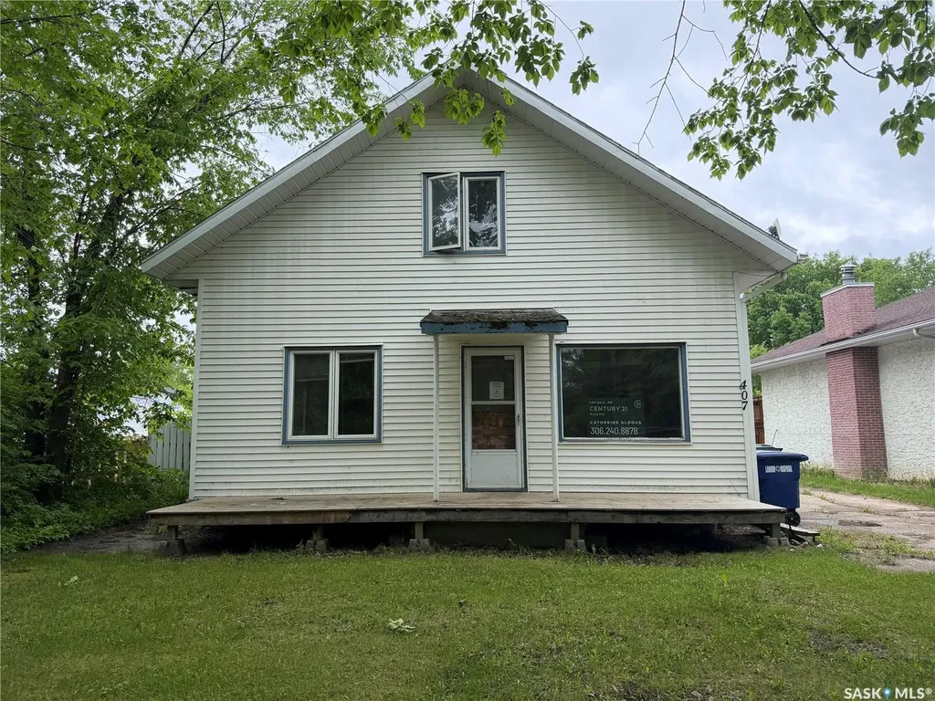 407 2nd Street E Meadow Lake SK S9X 1E8