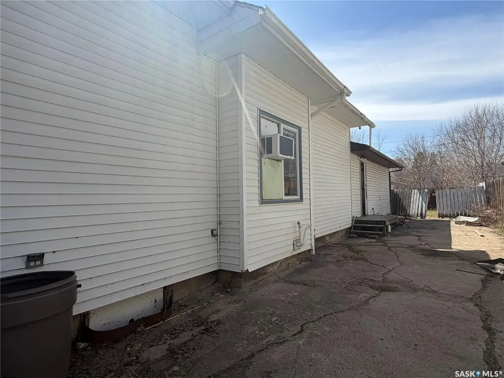 407 2nd Street E Meadow Lake SK S9X 1E8