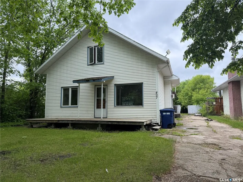 407 2nd Street E Meadow Lake SK S9X 1E8