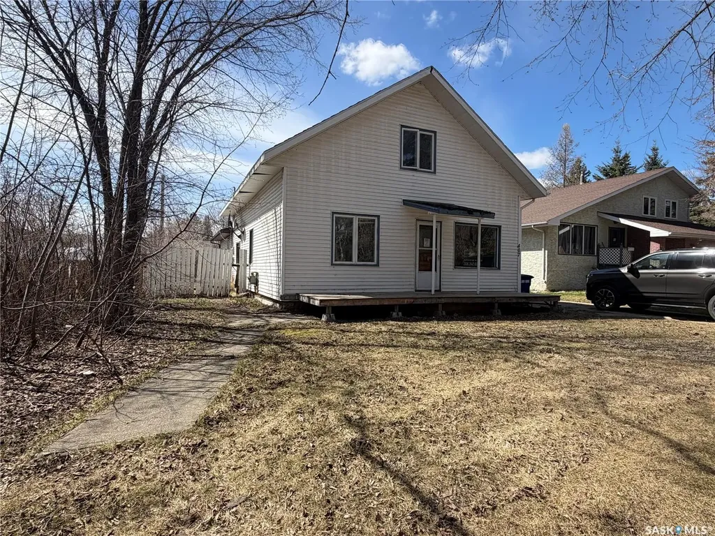 407 2nd Street E Meadow Lake SK S9X 1E8