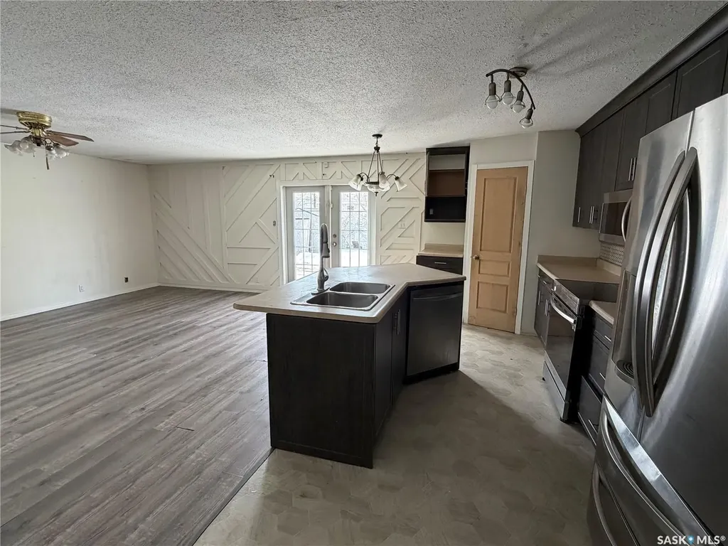 407 2nd Street E Meadow Lake SK S9X 1E8