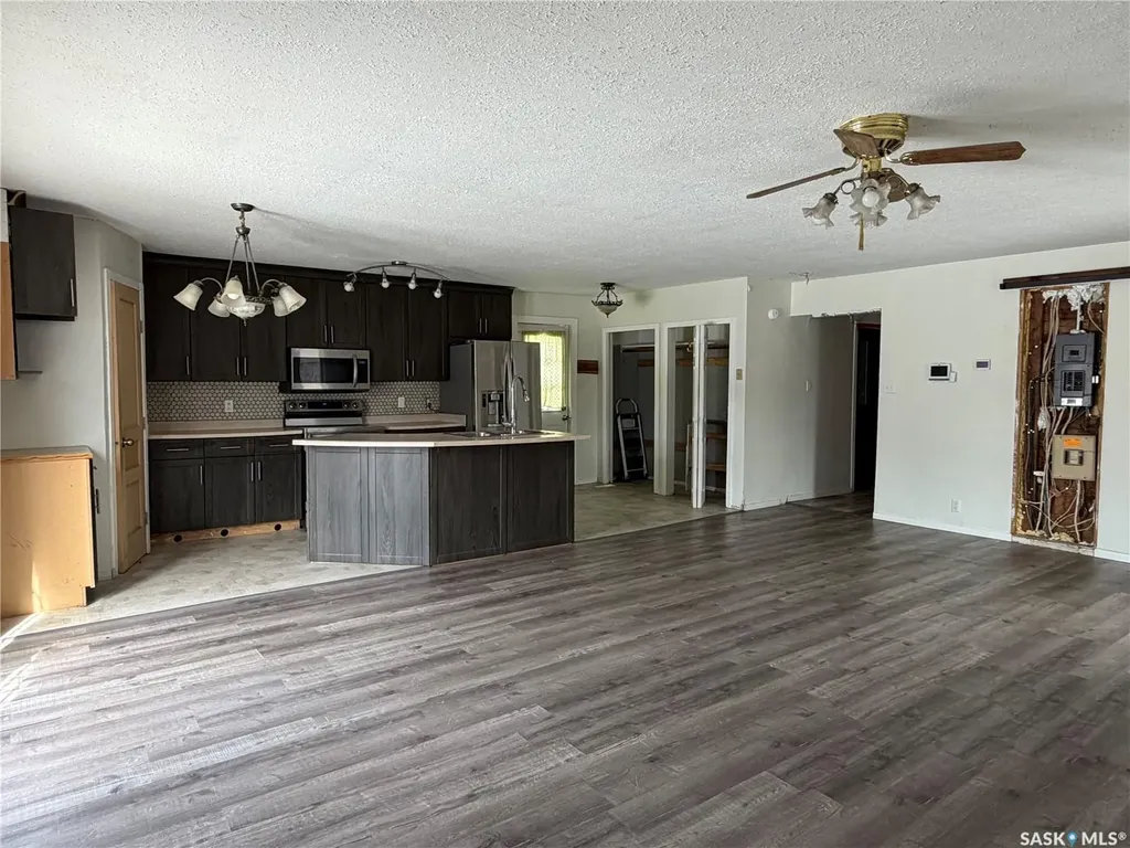 407 2nd Street E Meadow Lake SK S9X 1E8