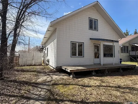 407 2ND Street E Meadow Lake SK S9X 1E8