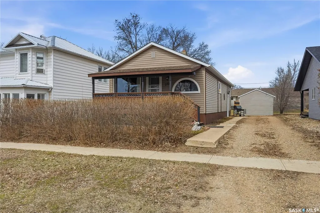 231 5th Avenue W Gravelbourg SK S0H 1X0