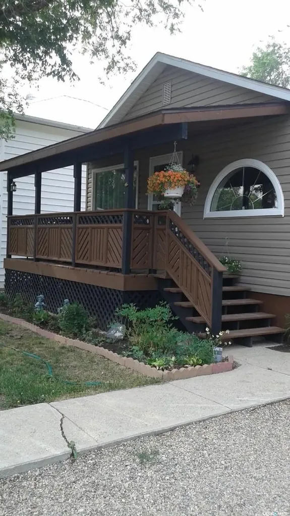 231 5th Avenue W Gravelbourg SK S0H 1X0
