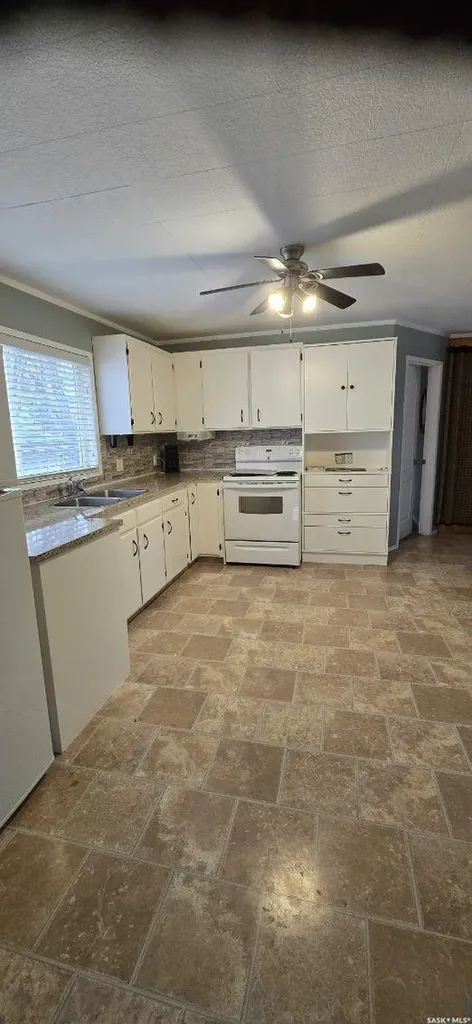 231 5th Avenue W Gravelbourg SK S0H 1X0