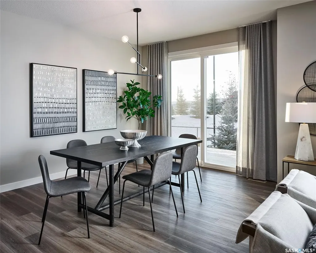 1112 Camden Gardens White City SK S4L 0G1