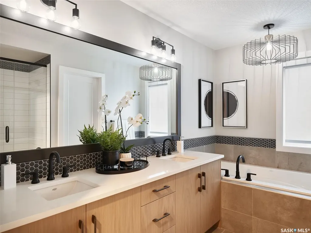 1122 Camden Gardens White City SK S4L 0G3