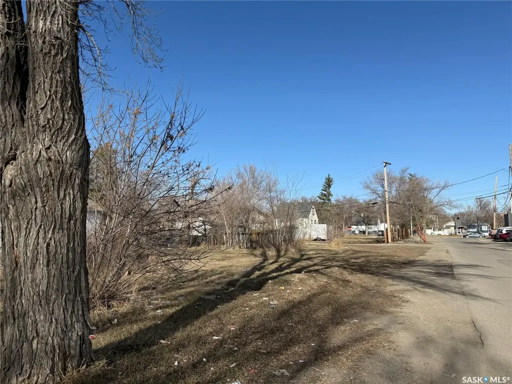 1459 Edward Street Regina SK S4T 4M9