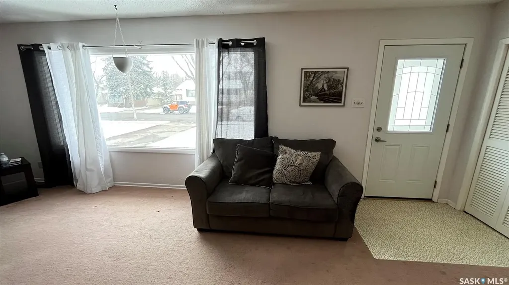 209 Hood Street Maple Creek SK S0N 1N0