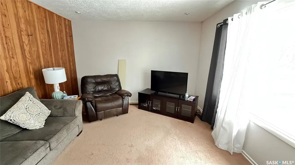 209 Hood Street Maple Creek SK S0N 1N0