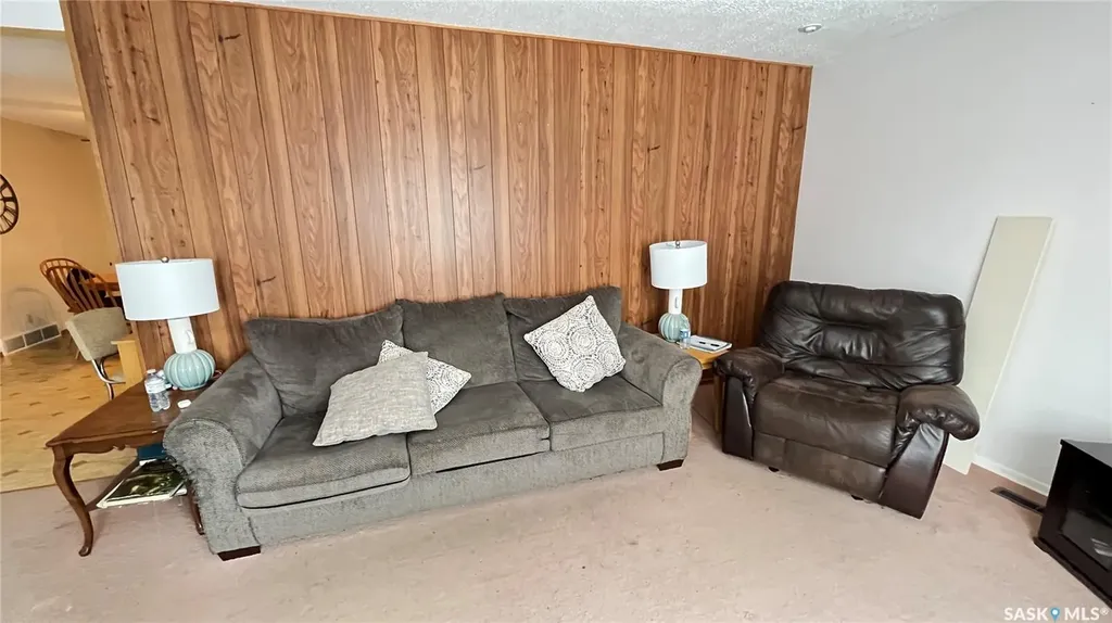 209 Hood Street Maple Creek SK S0N 1N0