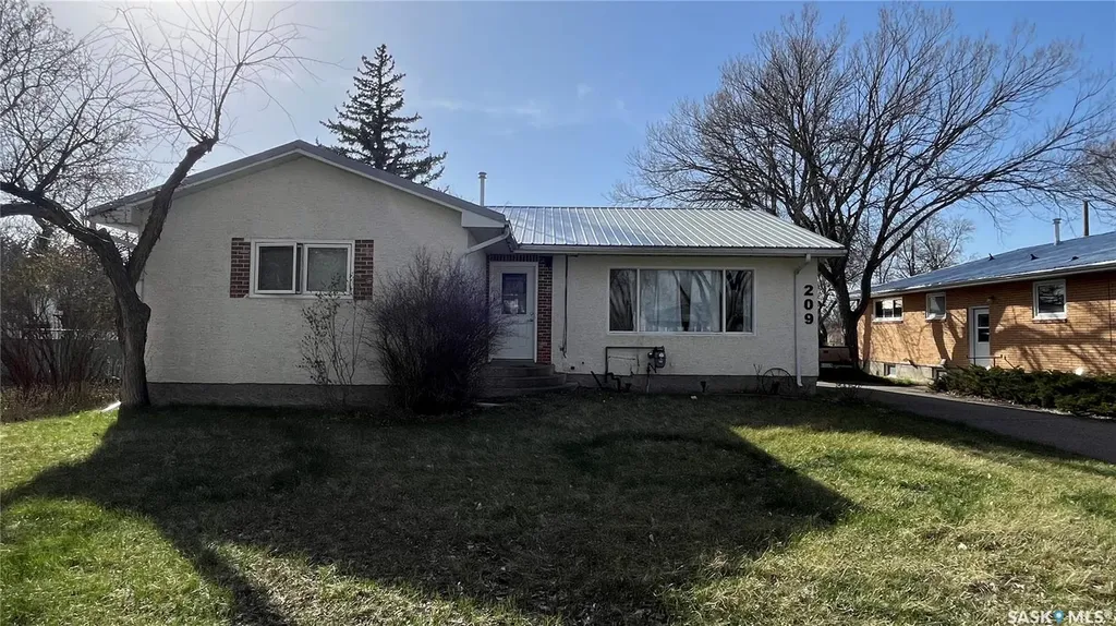 209 Hood Street Maple Creek SK S0N 1N0