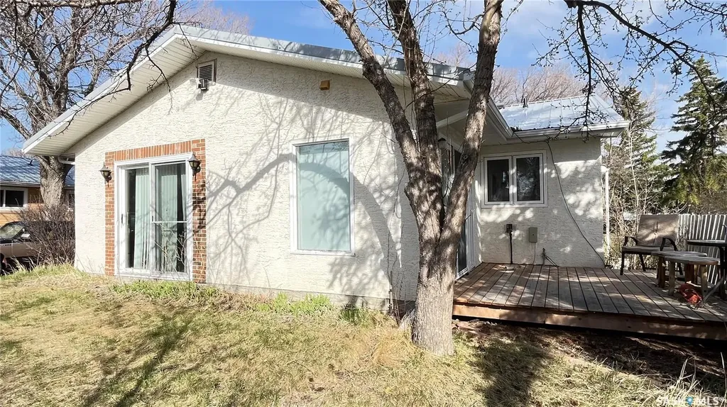 209 Hood Street Maple Creek SK S0N 1N0
