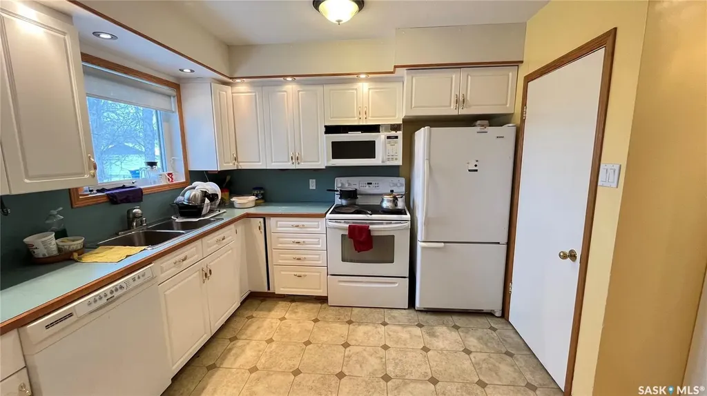 209 Hood Street Maple Creek SK S0N 1N0