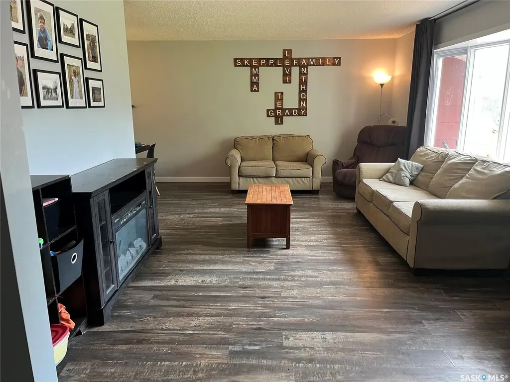 206 3rd Avenue Caronport SK S0H 0S0