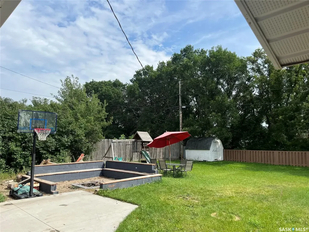 206 3rd Avenue Caronport SK S0H 0S0