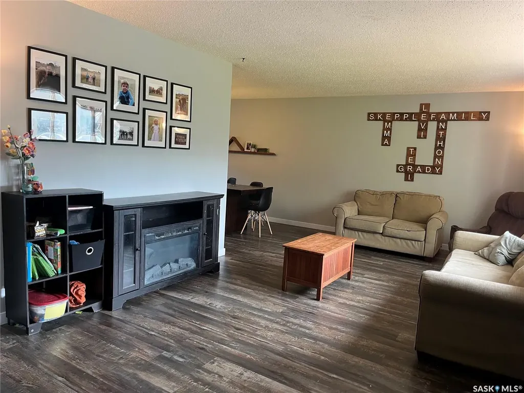 206 3rd Avenue Caronport SK S0H 0S0