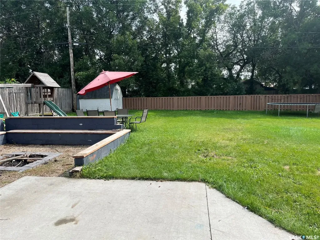 206 3rd Avenue Caronport SK S0H 0S0