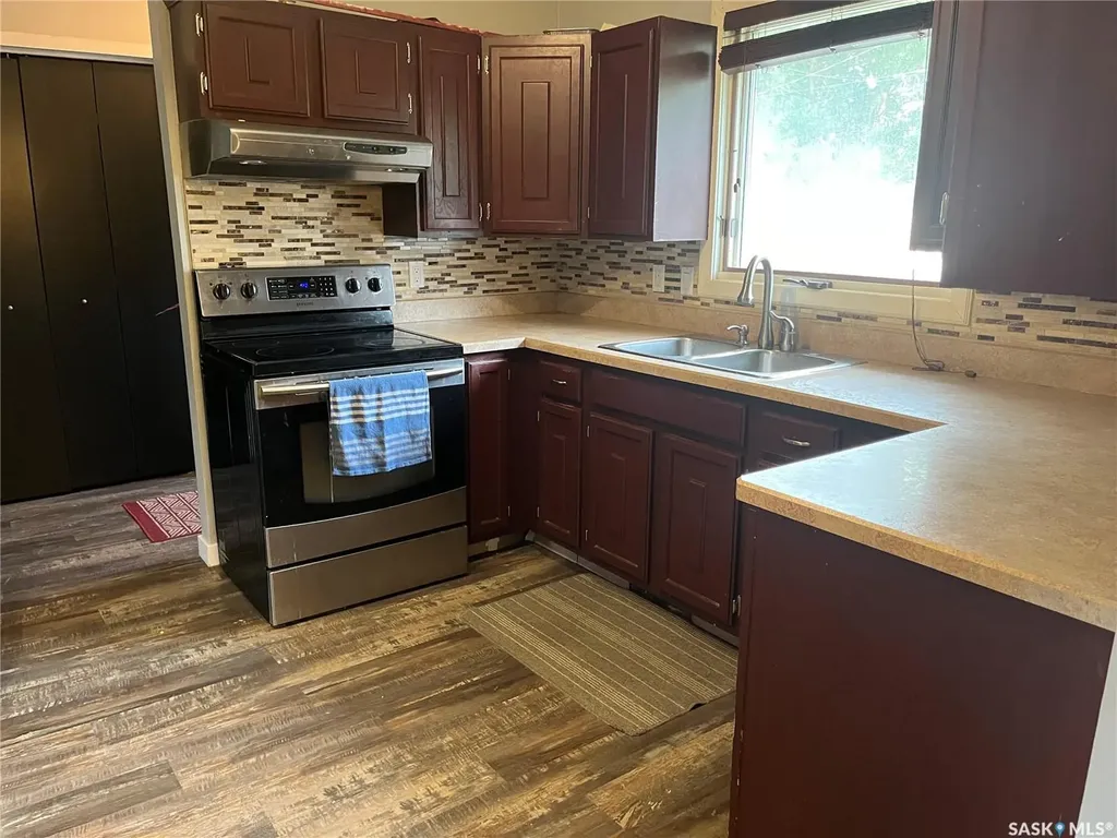 206 3rd Avenue Caronport SK S0H 0S0