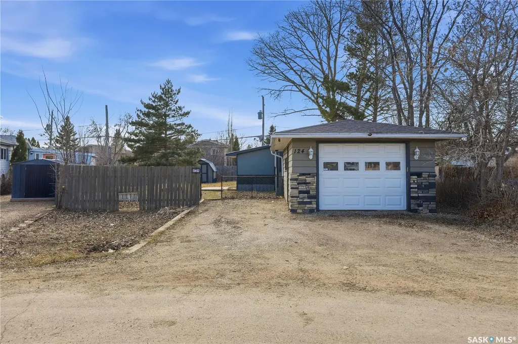 124 Dogwood Street Caronport SK S0H 0S0