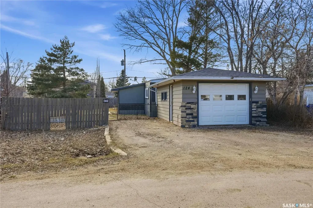 124 Dogwood Street Caronport SK S0H 0S0