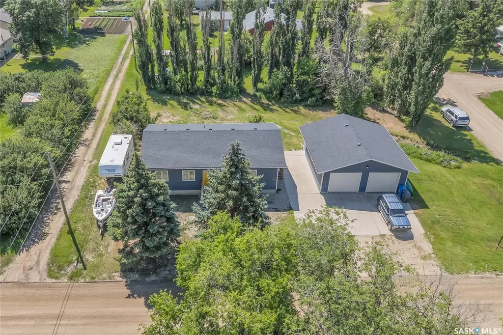 402 Alexander Street Radisson SK S0K 3L0