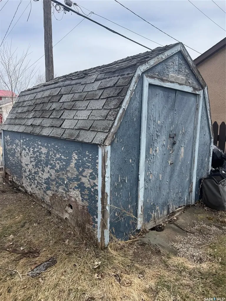 1509 Young Street Estevan SK S4A 0J5