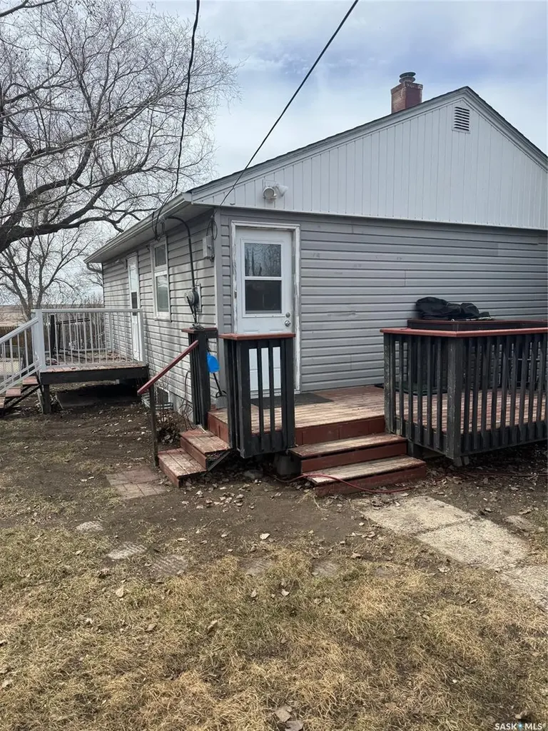 1509 Young Street Estevan SK S4A 0J5