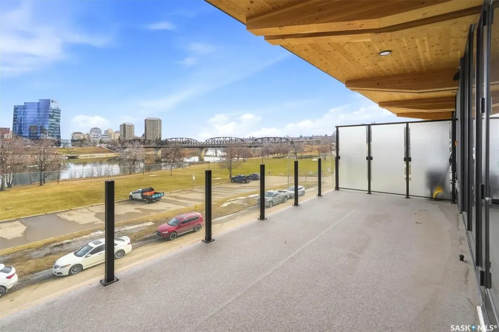 212 Saskatchewan Crescent Saskatoon SK S7N 0X6