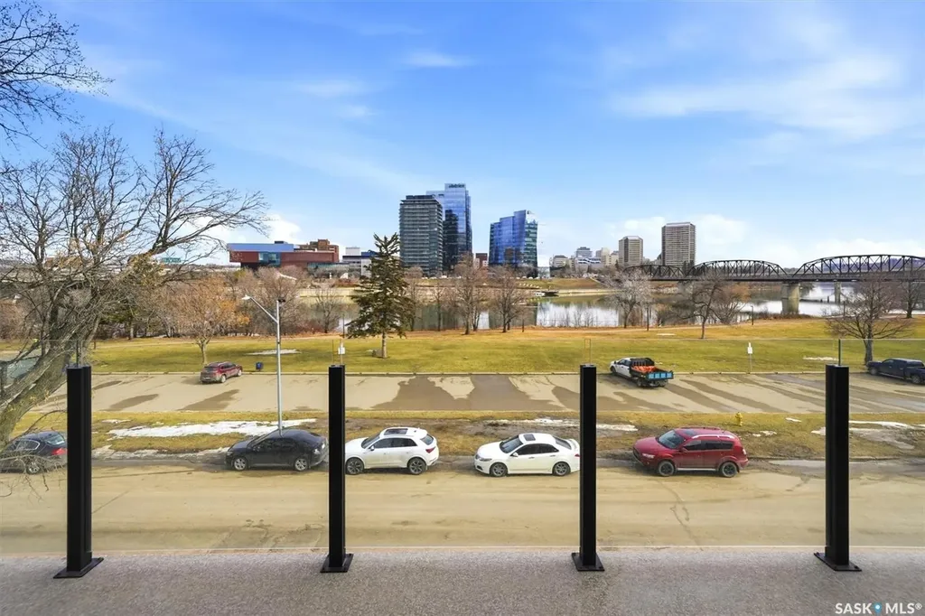 212 Saskatchewan Crescent Saskatoon SK S7N 0X6
