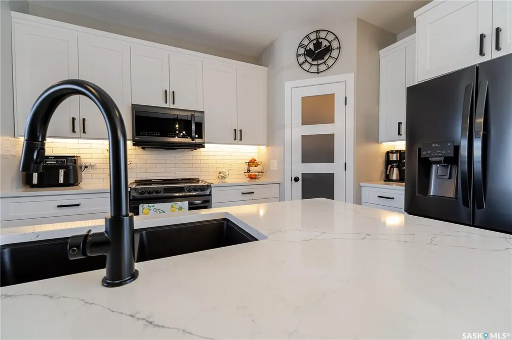 1007 Maplewood Drive Moose Jaw SK S6J 0B6