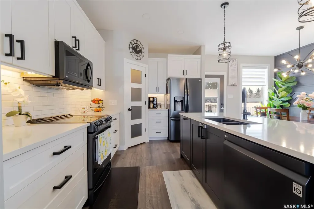 1007 Maplewood Drive Moose Jaw SK S6J 0B6