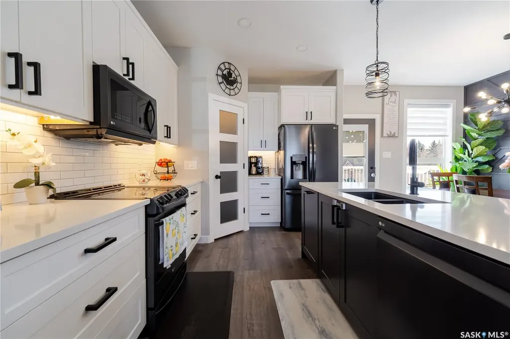 1007 Maplewood Drive Moose Jaw SK S6J 0B6