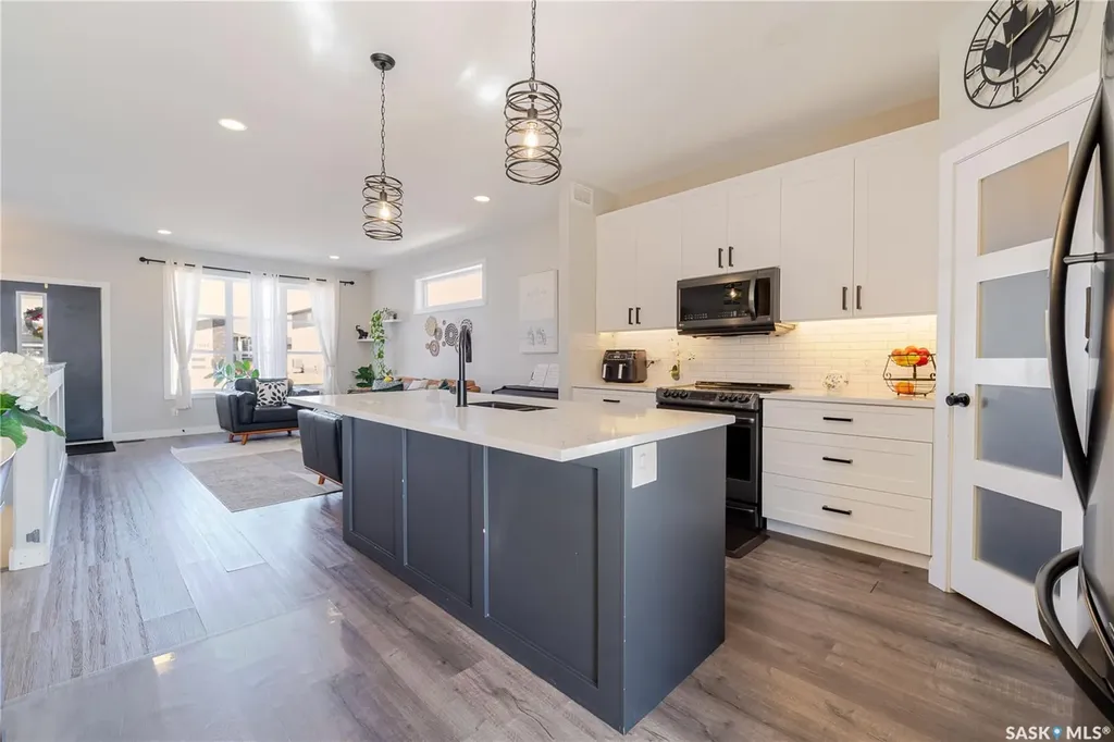 1007 Maplewood Drive Moose Jaw SK S6J 0B6
