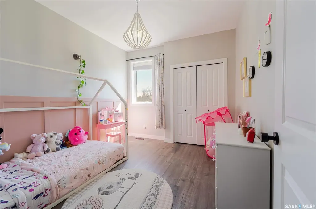 1007 Maplewood Drive Moose Jaw SK S6J 0B6
