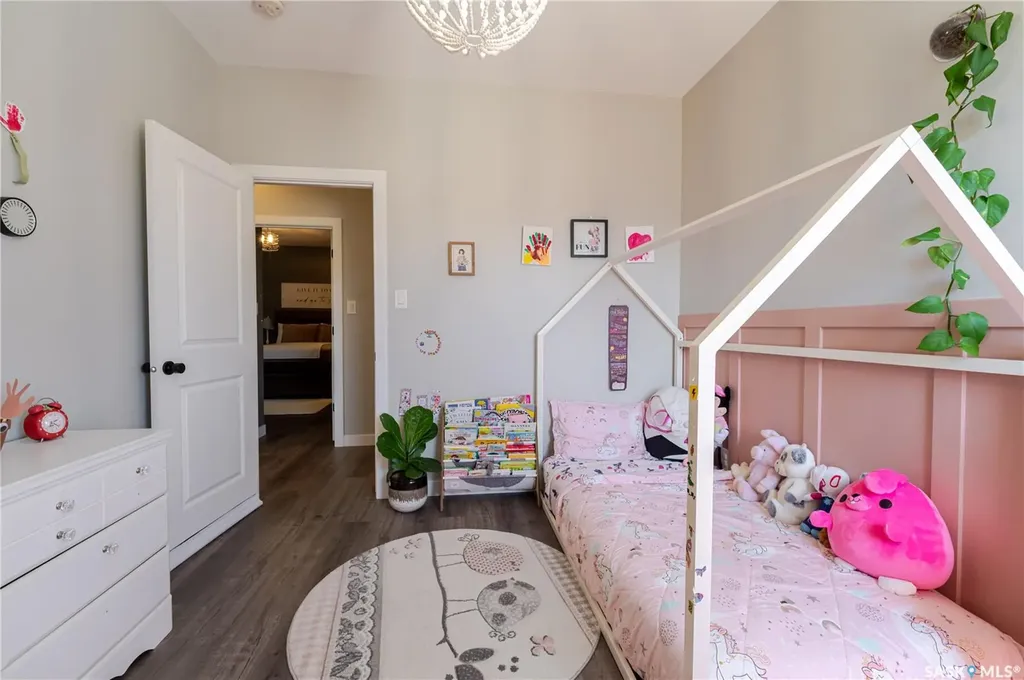 1007 Maplewood Drive Moose Jaw SK S6J 0B6