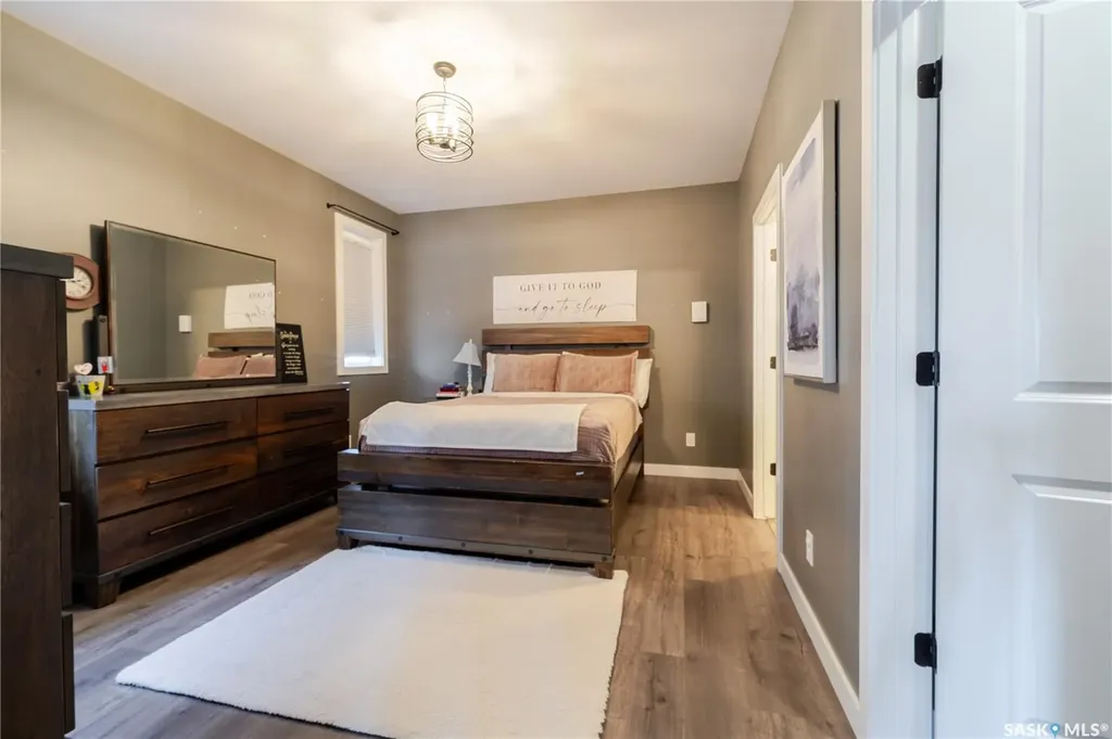 1007 Maplewood Drive Moose Jaw SK S6J 0B6