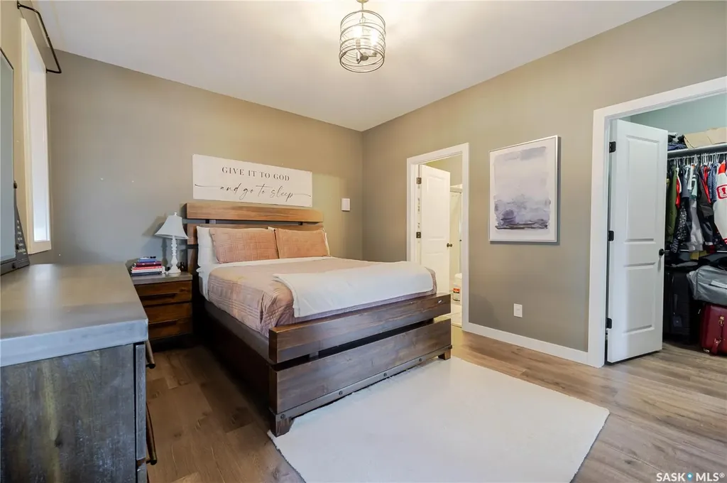 1007 Maplewood Drive Moose Jaw SK S6J 0B6