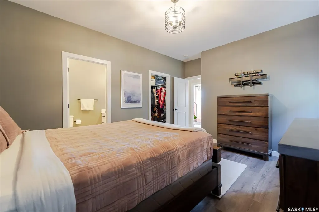 1007 Maplewood Drive Moose Jaw SK S6J 0B6