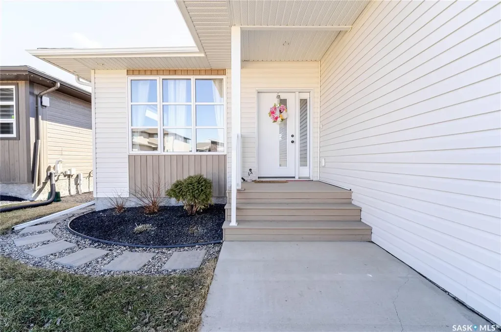 1007 Maplewood Drive Moose Jaw SK S6J 0B6