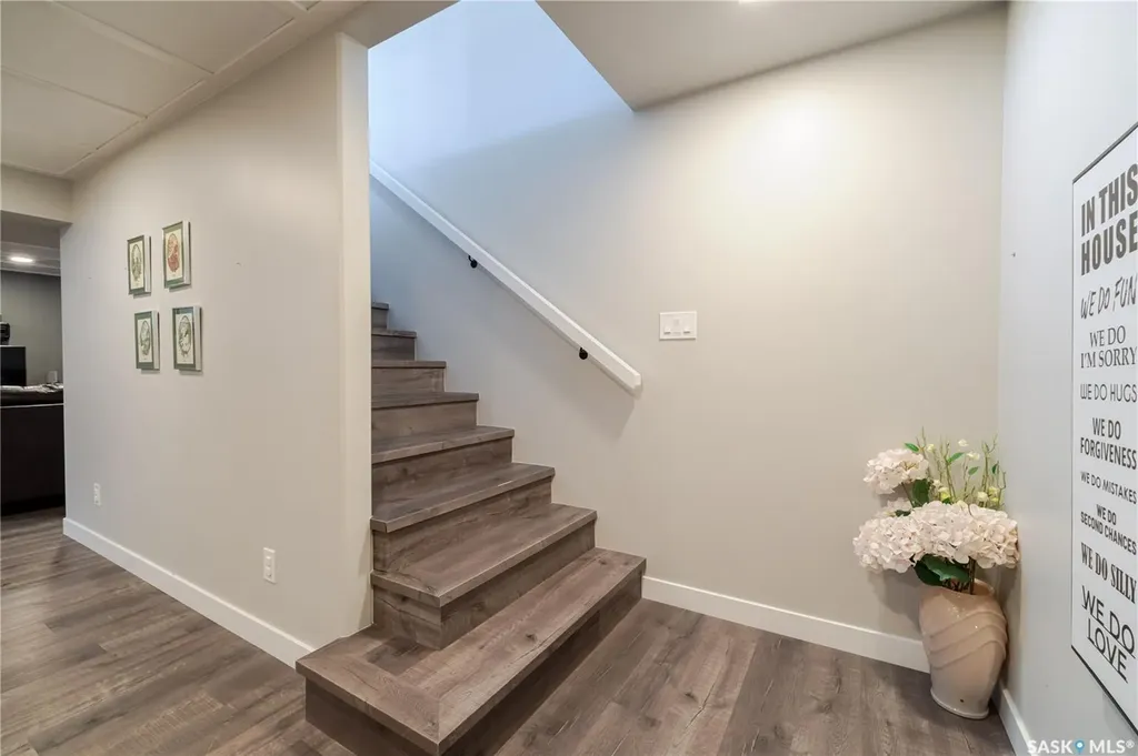 1007 Maplewood Drive Moose Jaw SK S6J 0B6