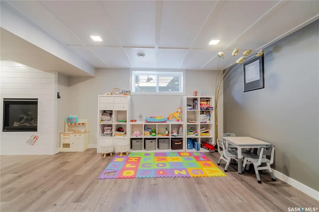 1007 Maplewood Drive Moose Jaw SK S6J 0B6