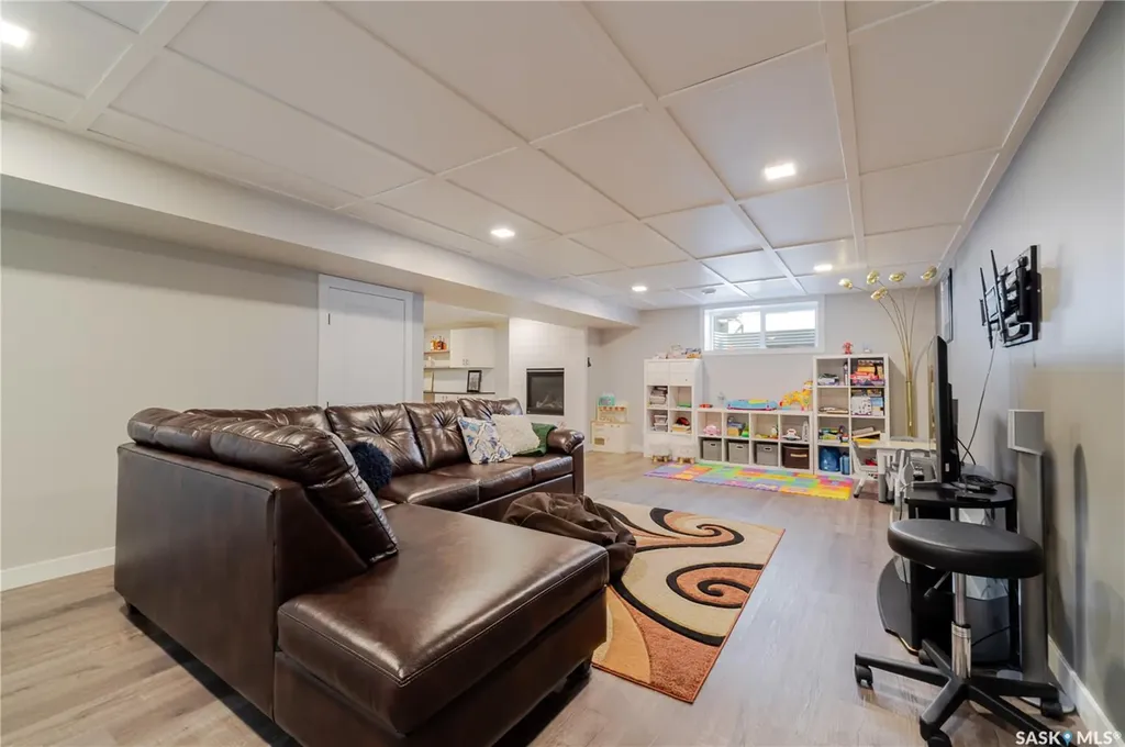 1007 Maplewood Drive Moose Jaw SK S6J 0B6