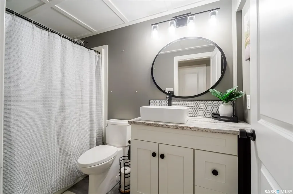 1007 Maplewood Drive Moose Jaw SK S6J 0B6